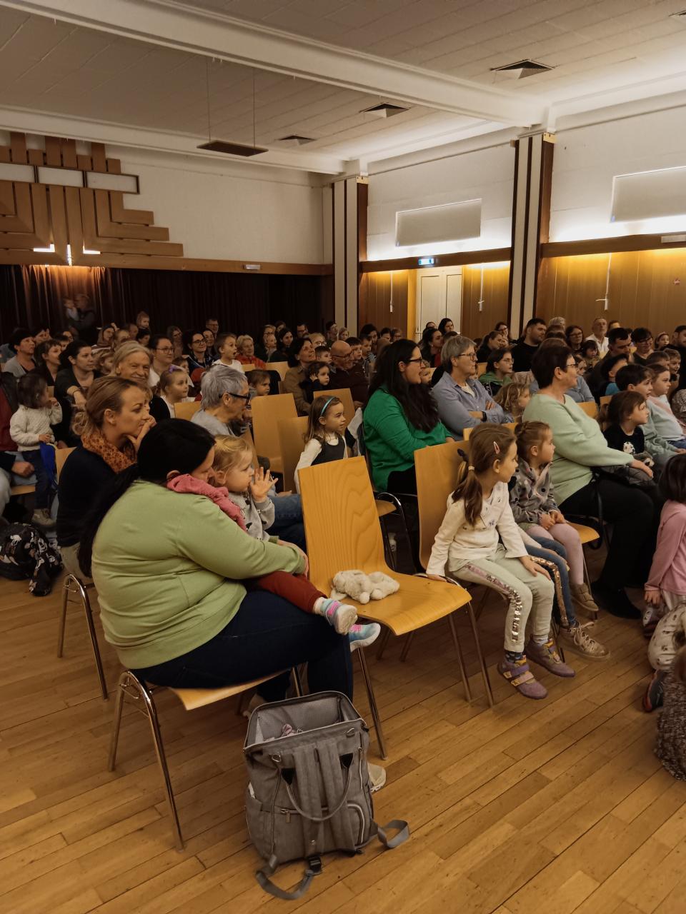 Zuseher Kasperlveranstaltung